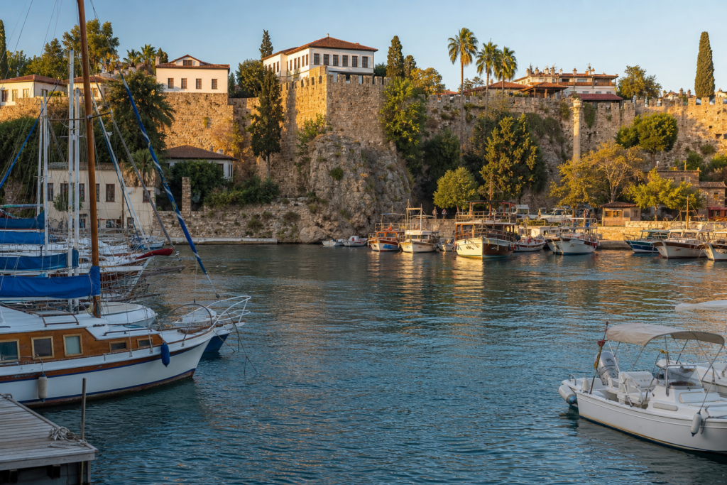 Историческая марина Калеичи в Анталье у крепостных стен